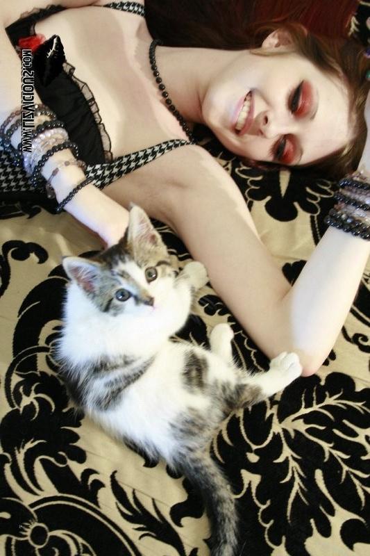 15P Redhead emo shows off her bald pussy and pale body