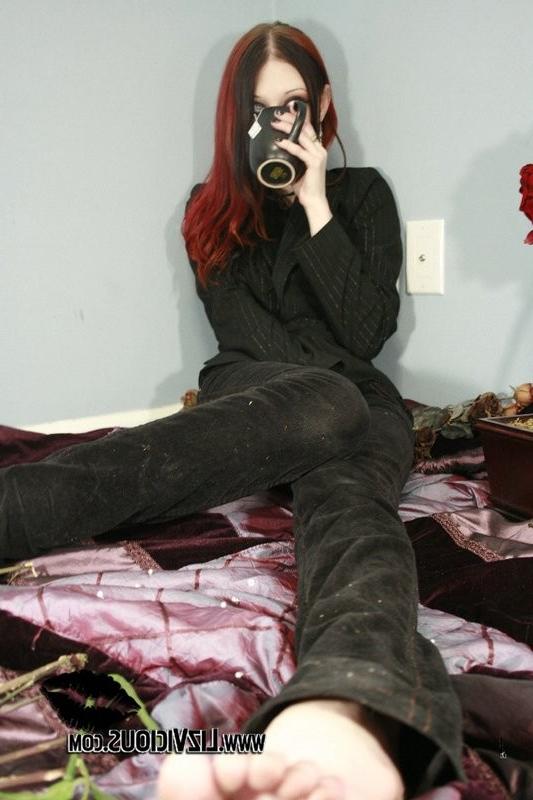 15P Emo punk chick with a flower shows off her pussy