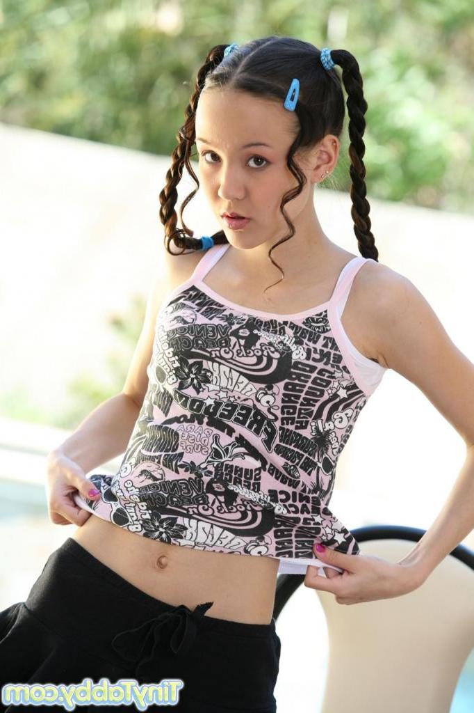 16P A pigtail latina teenie babe outdoors spreading