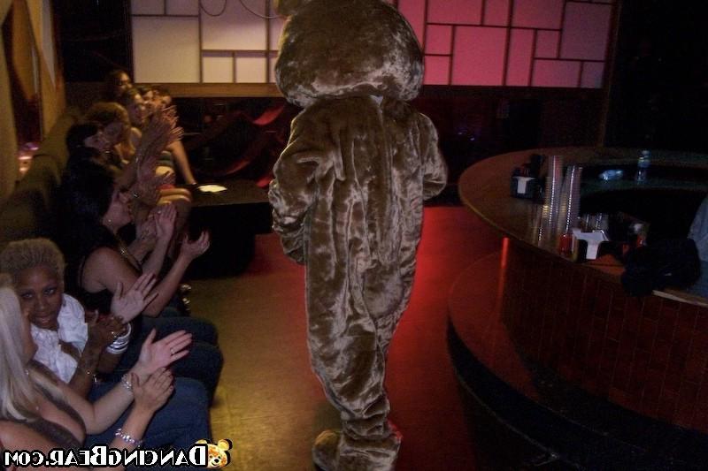 16P Hot bodied male strippers seduce babes in the private club