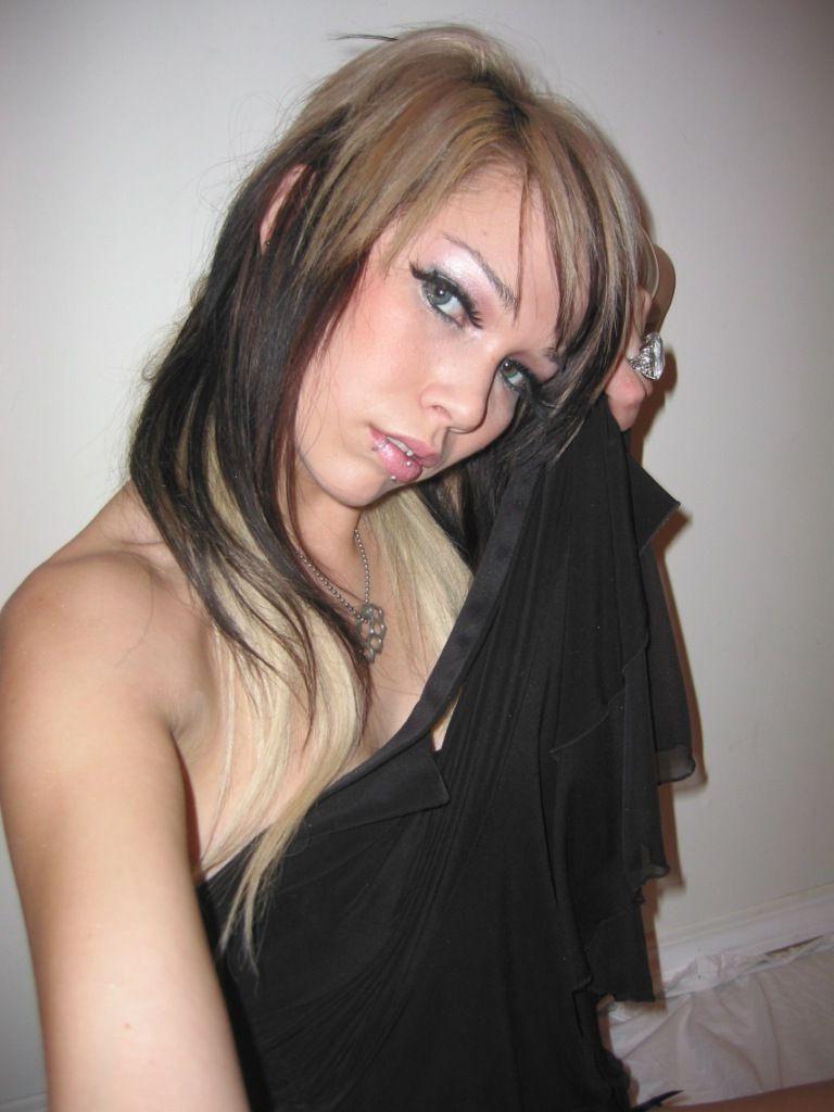 15P Selfshot emo amateur teen girlfriends teasing