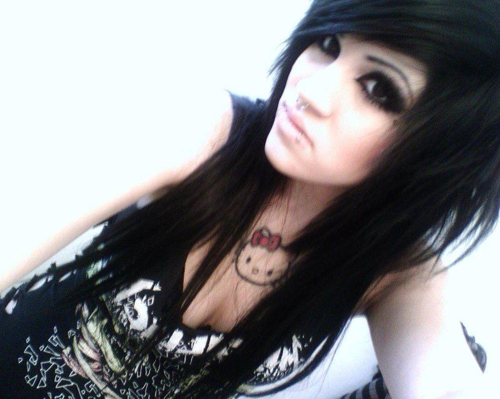 15P Selfshot emo amateur teen girlfriends teasing