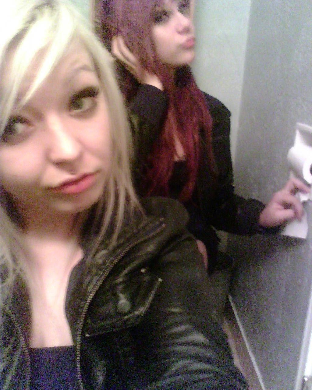 15P Selfshot emo amateur teen girlfriends teasing