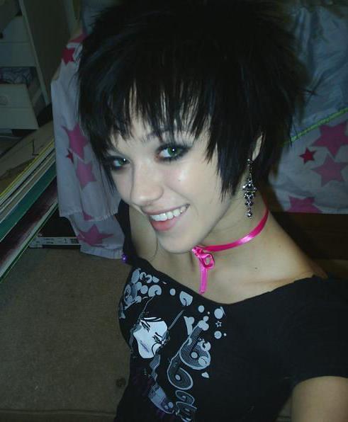 15P Selfshot emo amateur teen girlfriends teasing