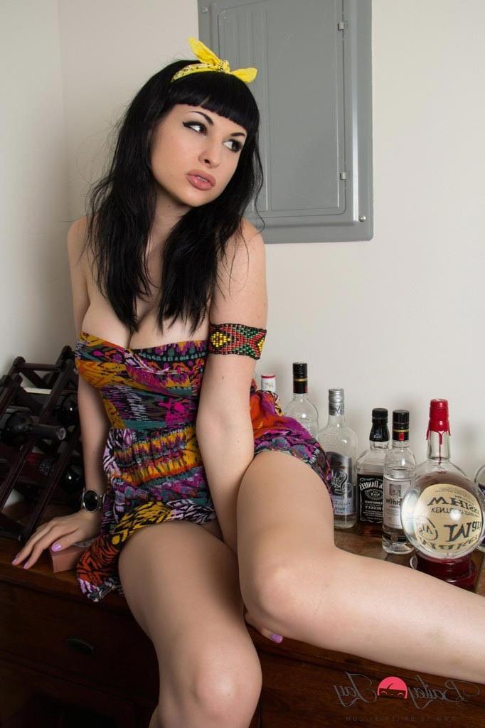 12P Rock hard Bailey Jay stroking off