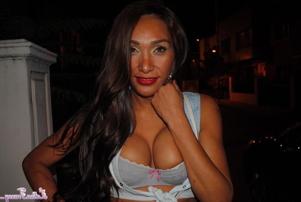 12P Dirty Nicole Montero posing with a street tranny