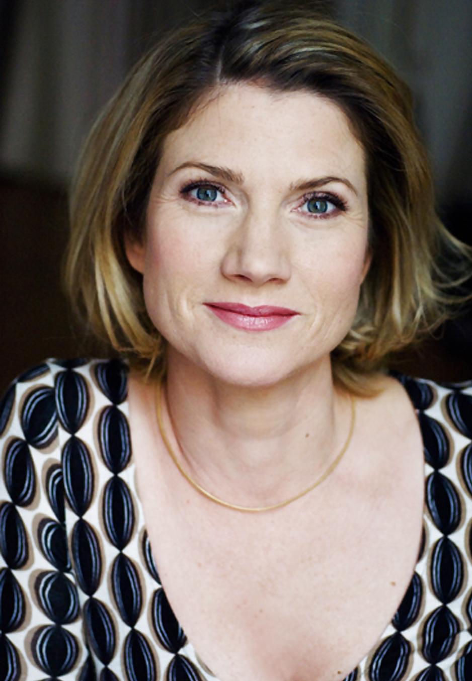 5P German Milf Actress Astrid Fuenderich