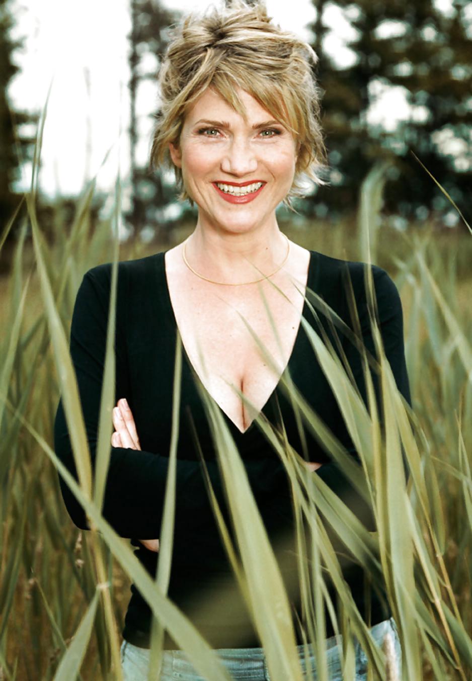 5P German Milf Actress Astrid Fuenderich