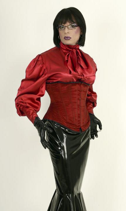 15P Fetish transvestite ready to use her crop on your ass