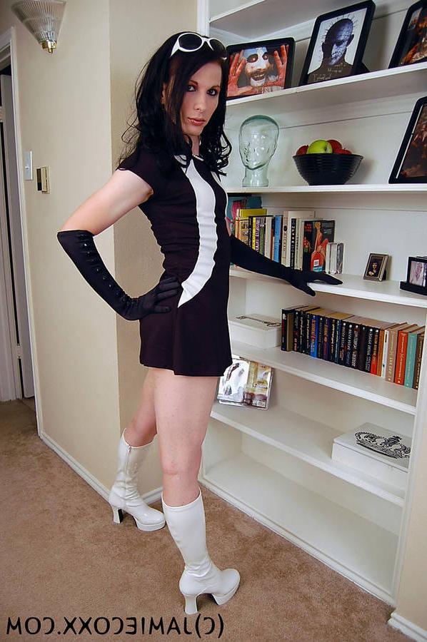 15P Sexy crossdresser in white leather boots