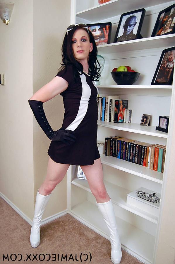 15P Sexy crossdresser in white leather boots