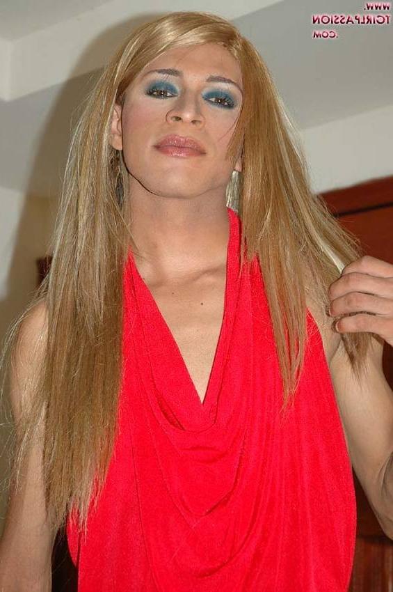 16P Black cross dresser flashing her huge lovetoy