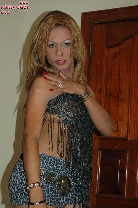 16P Cross dresser jerking her big black shecock off