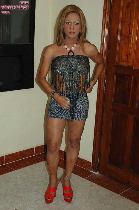 16P Cross dresser jerking her big black shecock off