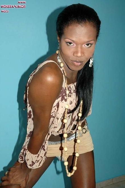 16P Black cross dresser stroking her big lollipop