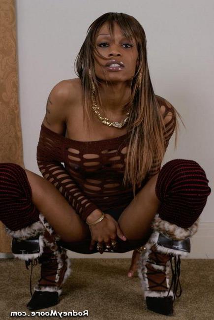 16P Black shemale Ashanti stroking her huge shecock