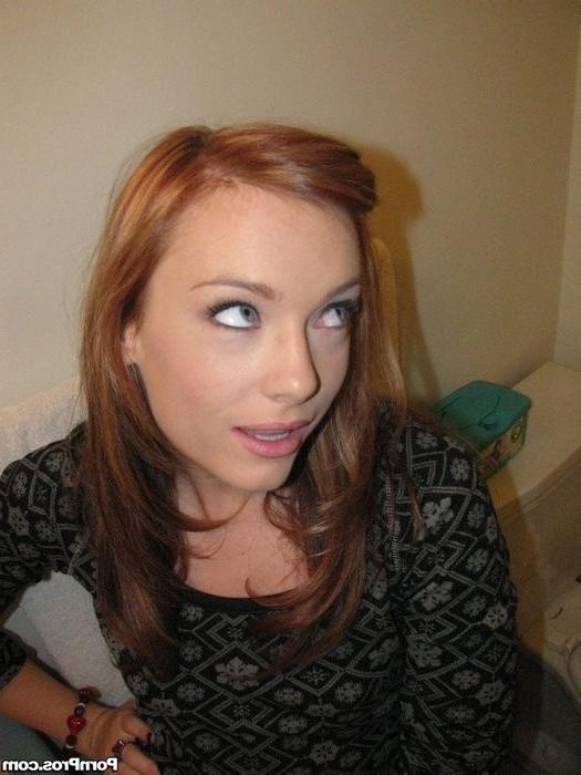 12P Kinky Rocker Dani Gets Her Closeup