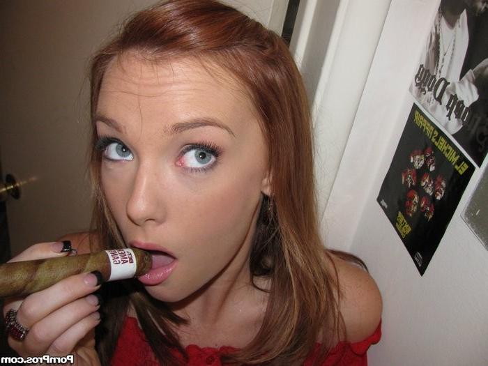12P Kinky Rocker Dani Gets Her Closeup