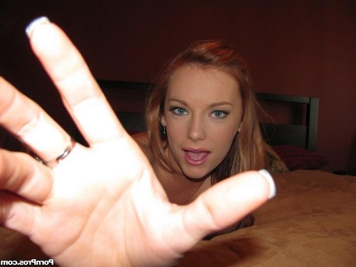 12P Kinky Rocker Dani Gets Her Closeup