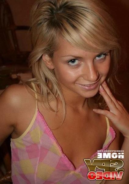 15P Seducing ladies kinkily bare off bodies on home cam