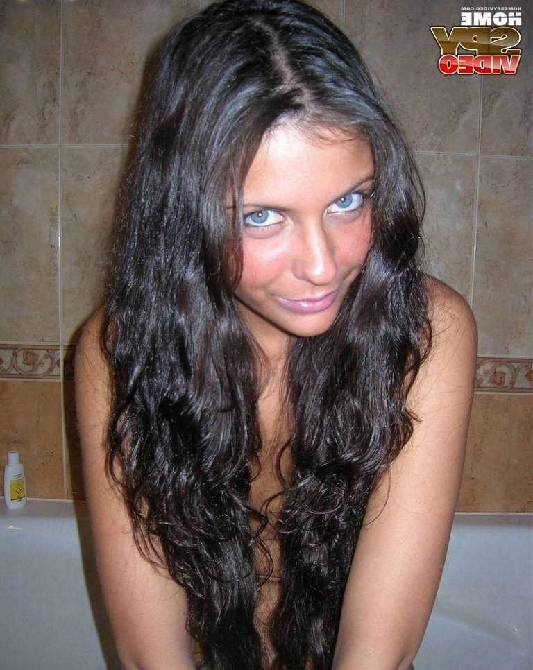 15P Seducing ladies kinkily bare off bodies on home cam