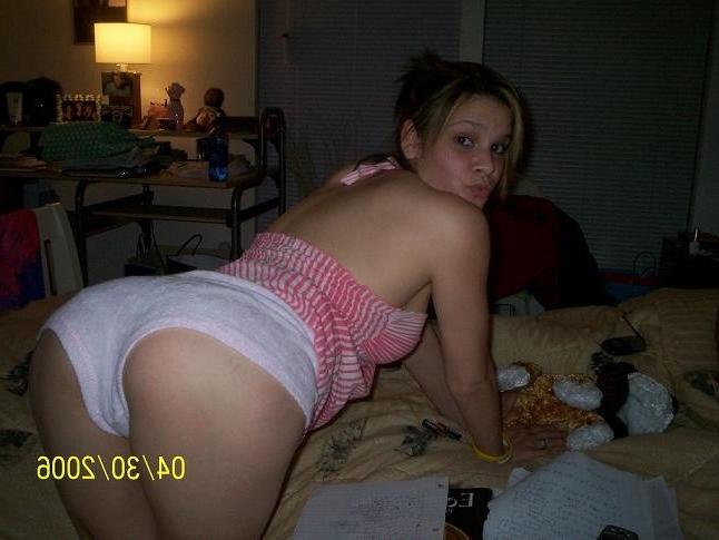 8P Apple looking ass shot naked and in black panties