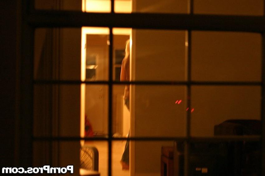 16P blonde chick captured by spycam kissing with her bf