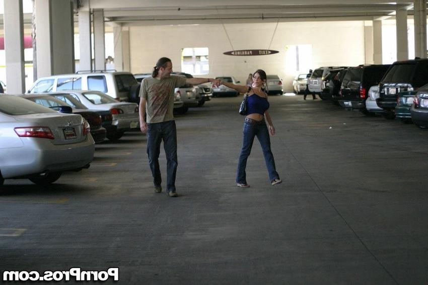 16P busty chick captured by spycam kissing with his bf