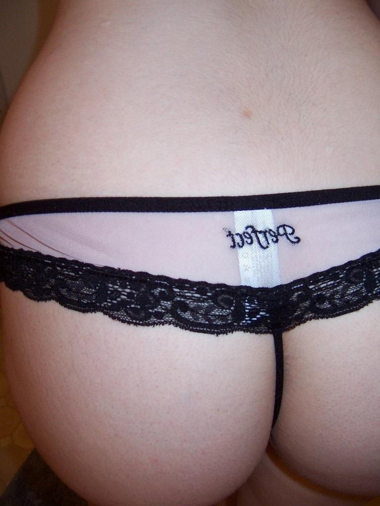 15P Goth teen girlfriend with pierced nipples strips in homemade pix