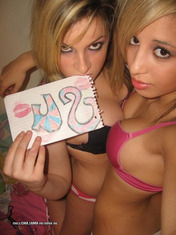 15P Tattooed alternative emo girlfriends show it all