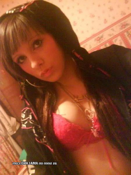 15P Selfshot topless emo teen gfs in the mirror