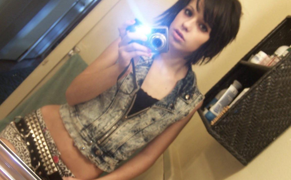 15P Horny selfshot emo girlfriends in panties