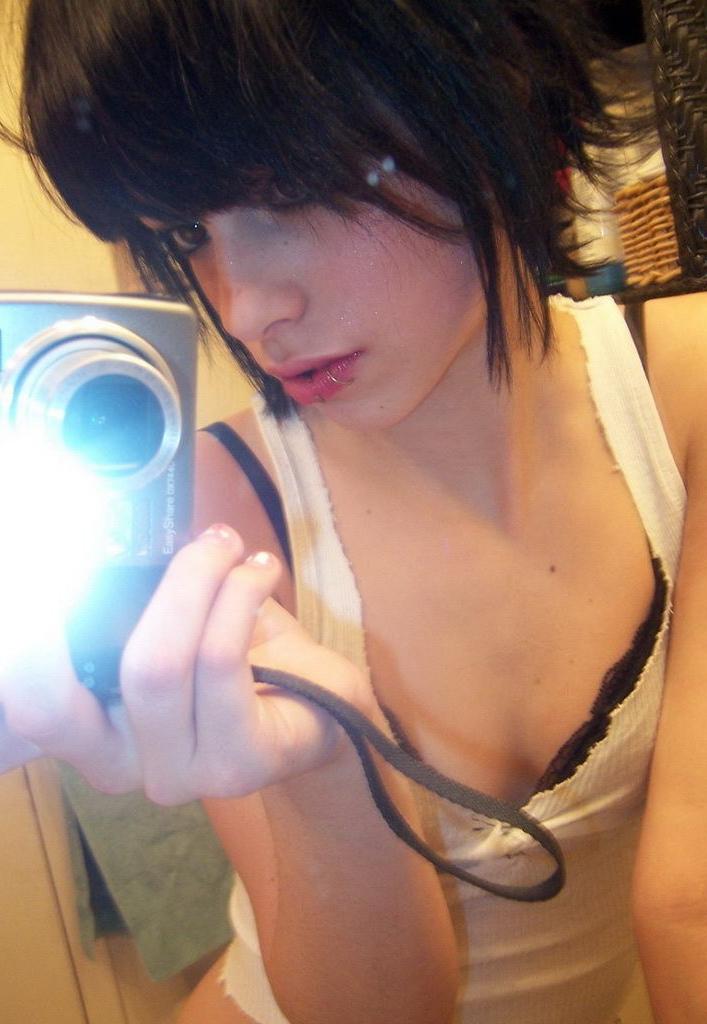 15P Selfshot tattooed emo gfs teasing in panties