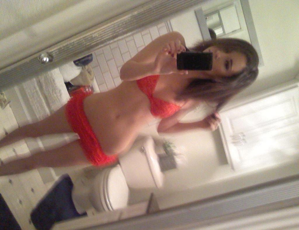 15P Selfshot tattooed emo gfs teasing in panties