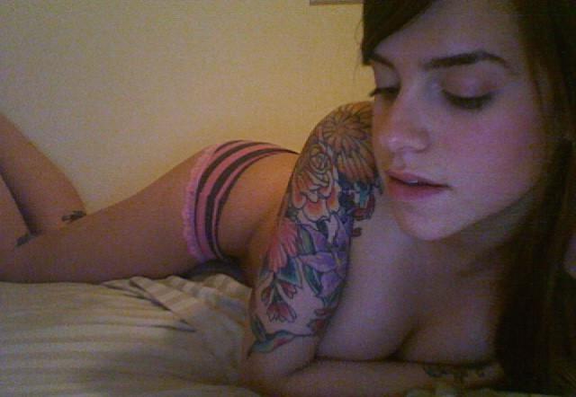 15P Selfshot tattooed emo gfs teasing in panties
