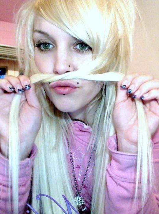 15P Selfshot emo teen girlfriends in panties