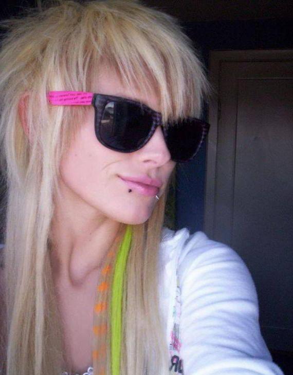 15P Selfshot emo teen girlfriends in panties