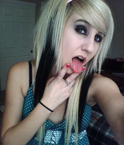 15P Selfshot emo teen girlfriends in panties