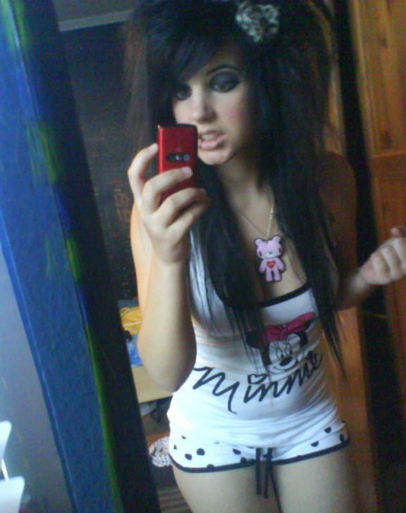 15P Selfshot emo teen girlfriends in panties