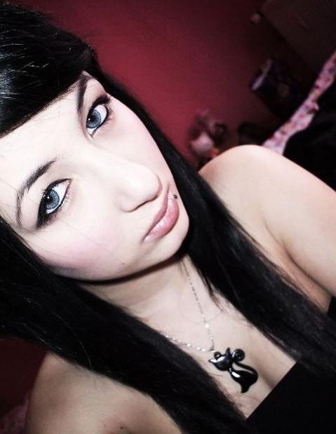 15P Selfshot emo teen girlfriends in panties