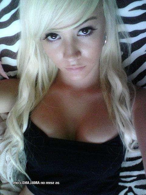 15P Selfshot slutty emo teen gfs in panties