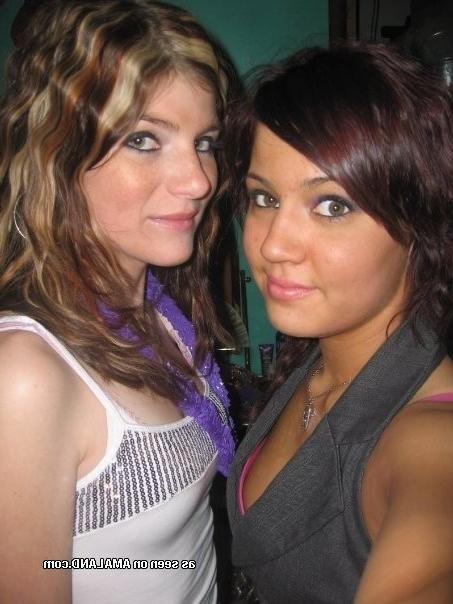15P Teasing amateur teenie girlfriends in homemade pix
