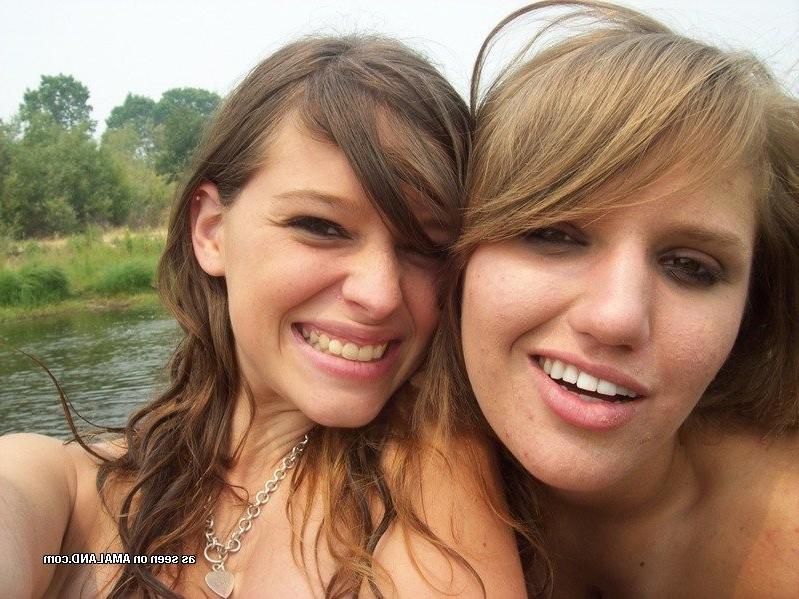15P Teasing amateur teenie girlfriends in homemade pix