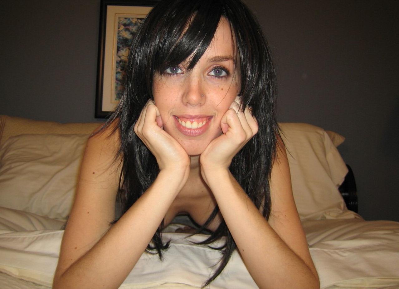 15P Alternative amateur emo teen girlfriends show off