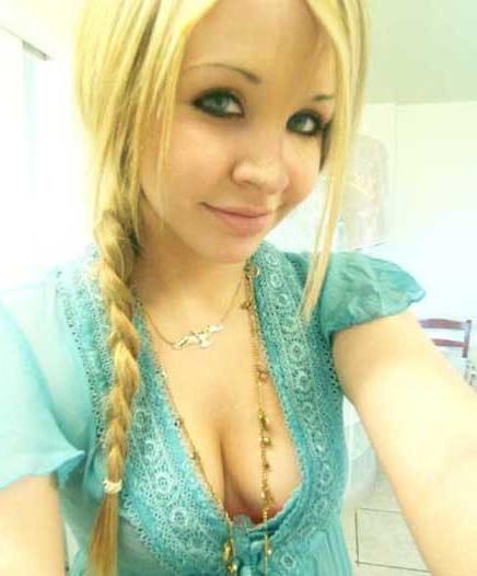 15P Alternative amateur emo teen girlfriends show off