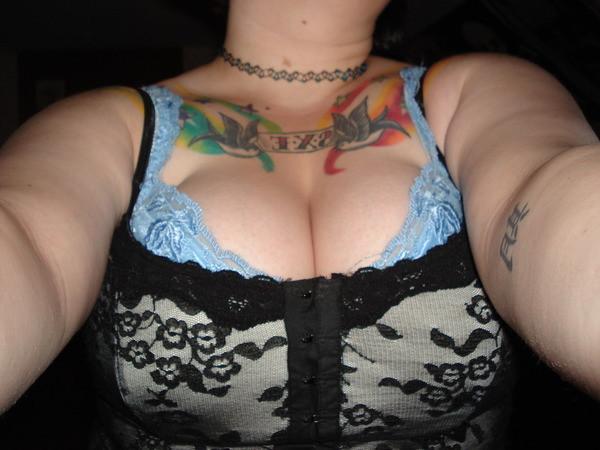 15P Alternative amateur emo teen girlfriends show off