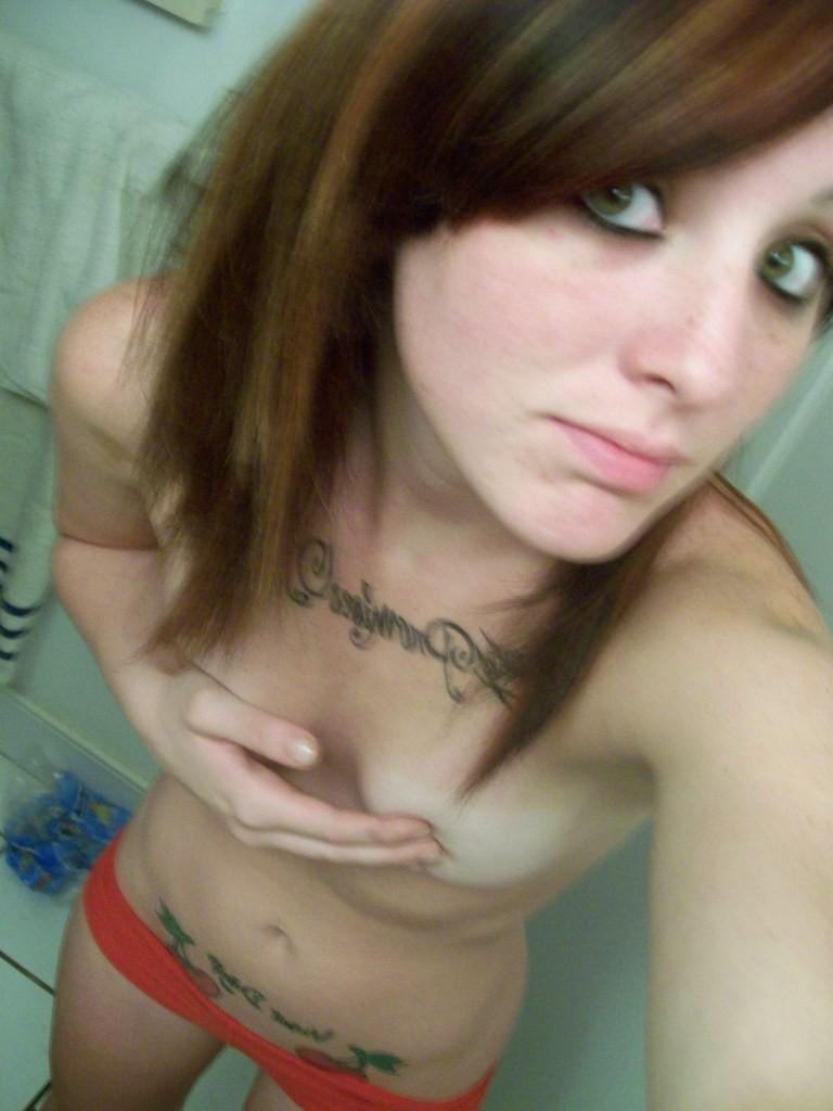 15P Alternative amateur emo girlfriends with tattoos in homemade pix
