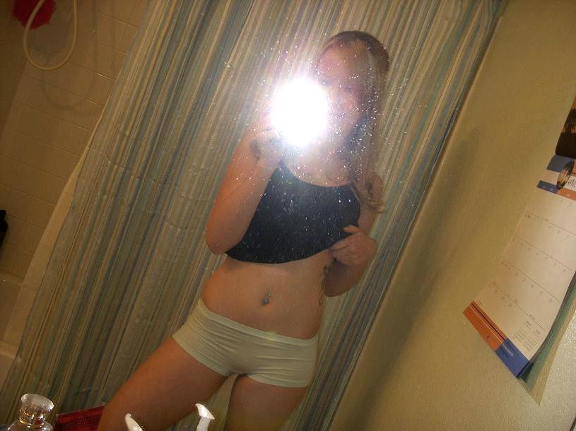 15P More hot and sexy photos of young babes selfshooting