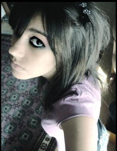 15P Emo teen girlfriends in selfshot pictures