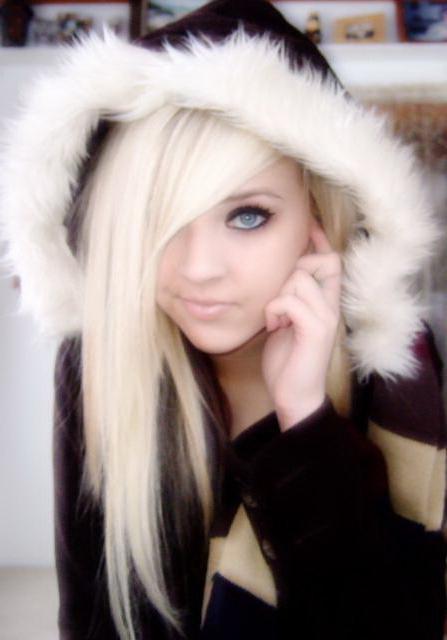 15P Emo teen girlfriends in selfshot pictures